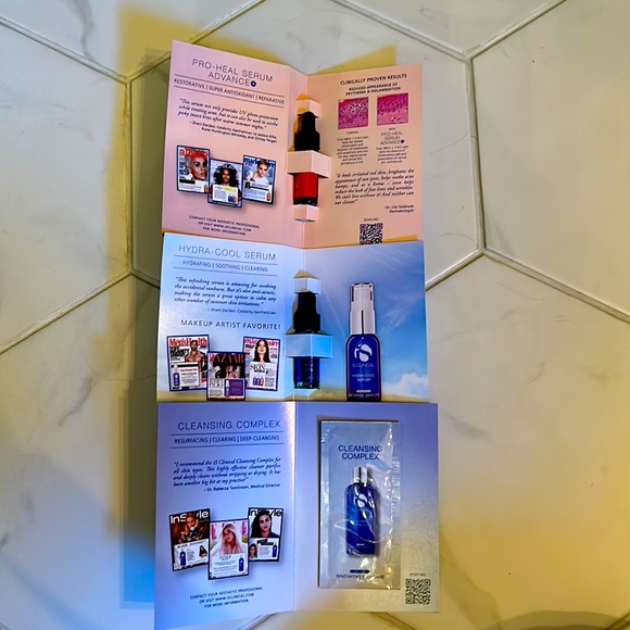 iS Clinical Fire & Ice Facial Sample Kit - Picture 4 of 4